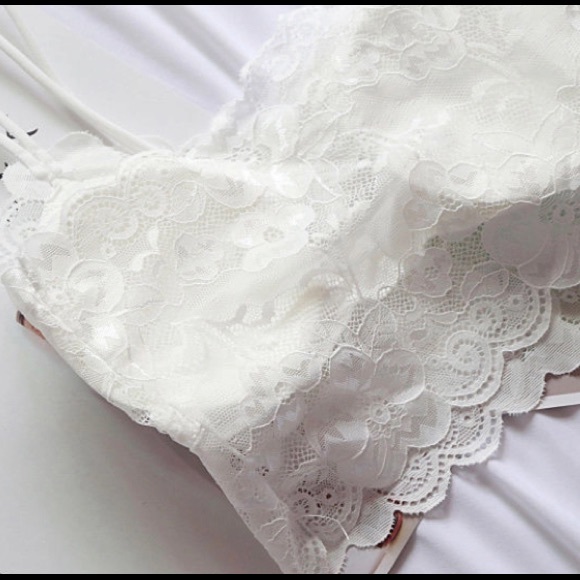 [SOLD] White Lace Bralette (fits small-medium) - Picture 2 of 3